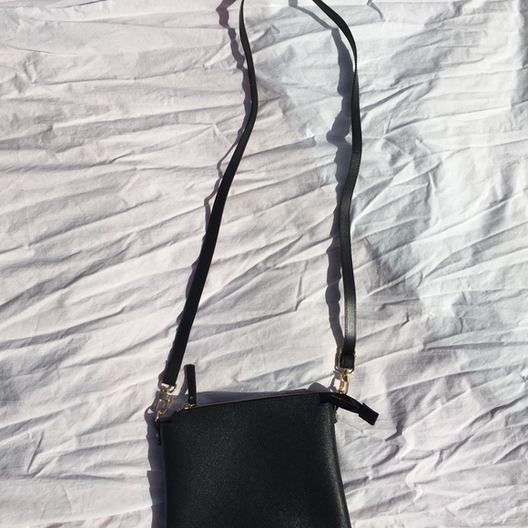 Brand New Black and Gold Handbag - Picture 3 of 4